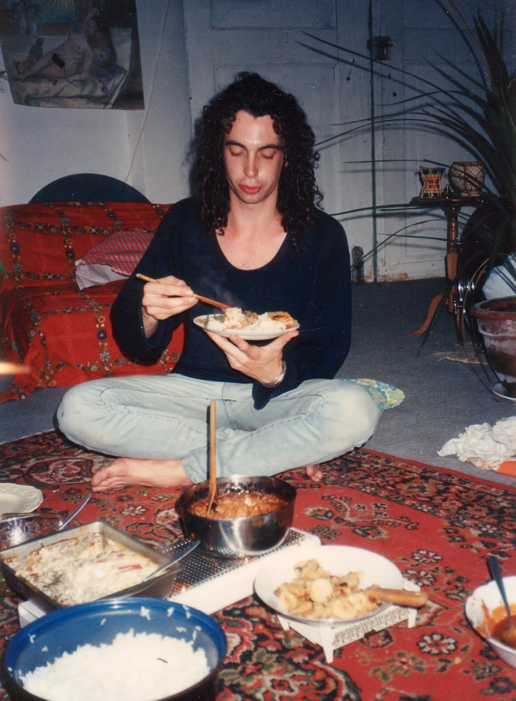 Sangit eet een bordje rijst